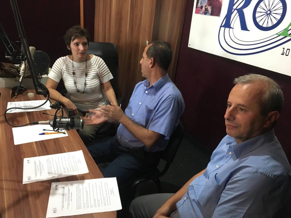 Misafiri ano studio ; dr.Nexhip Berisha thay e r.Blerina Bytyqi,menajerya e sastipaske inciativengo ani organizacia “Nevo Koncepti” Prizren