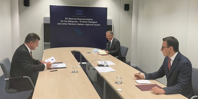 Lajçak dela detalya vash o arakhipe ano Bruksel