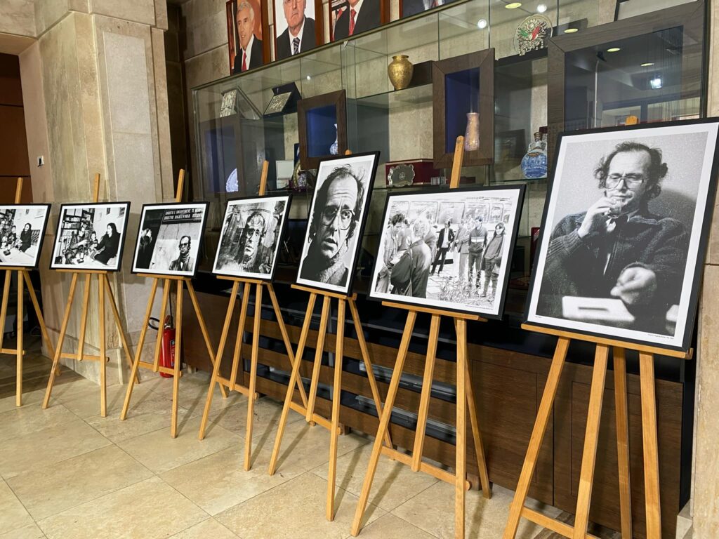 Phravgyola ekzpozita e fotografiencar vash o dromipe Presidentesko Ibrahim Rogova