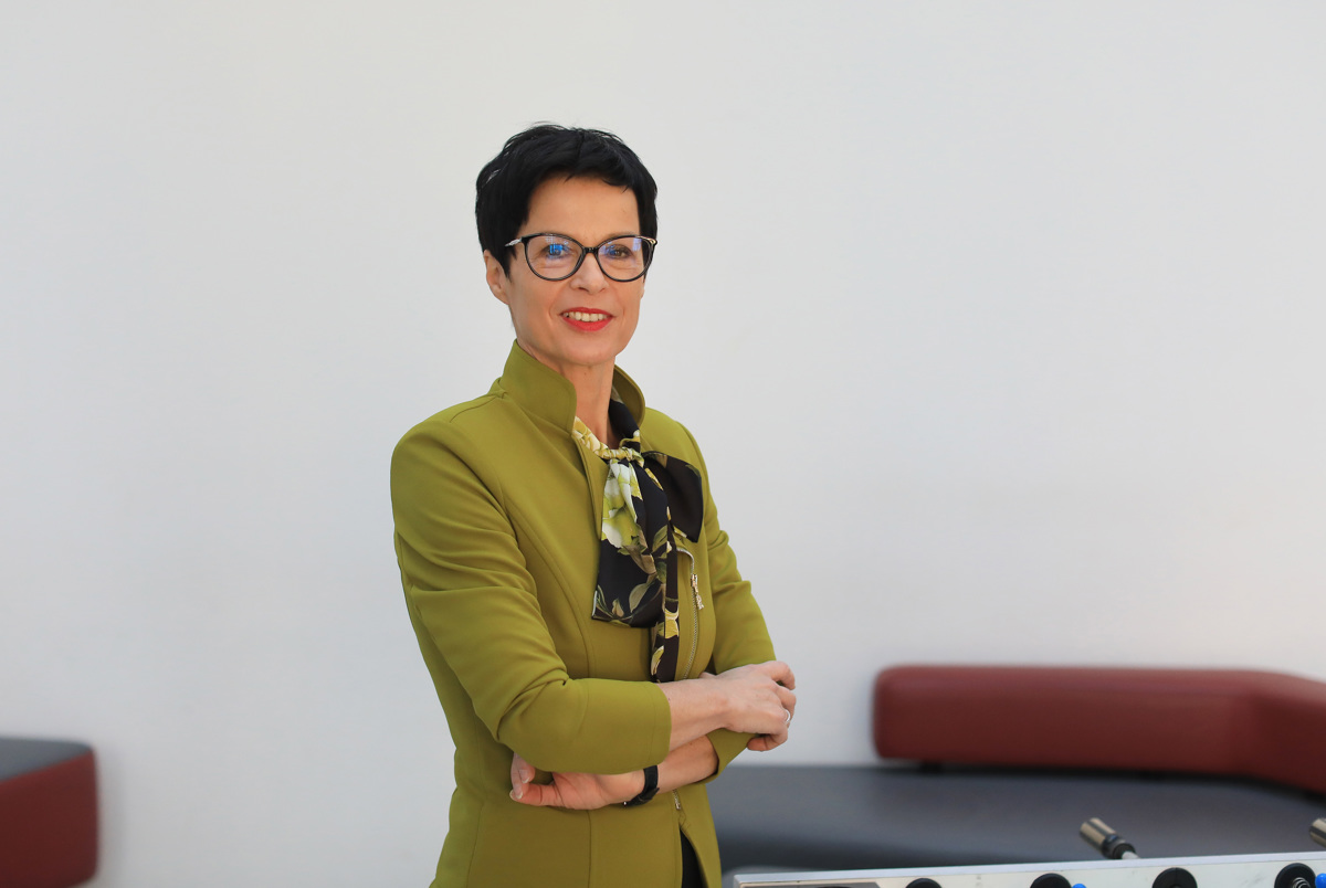 Komisionera e Europaka Uniaki: yekhatar napal o alosaripya Kosova si te ovelola phiravipe vash o dialogi