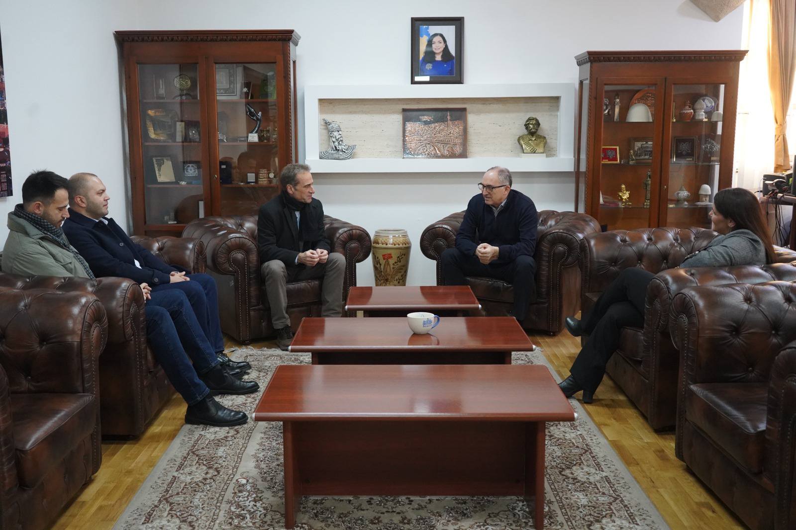 Shaqir Totaj dengya pe hrami o memorandumi e yekhune butikeripasko e GIZ Kosova, thay Makerspeace