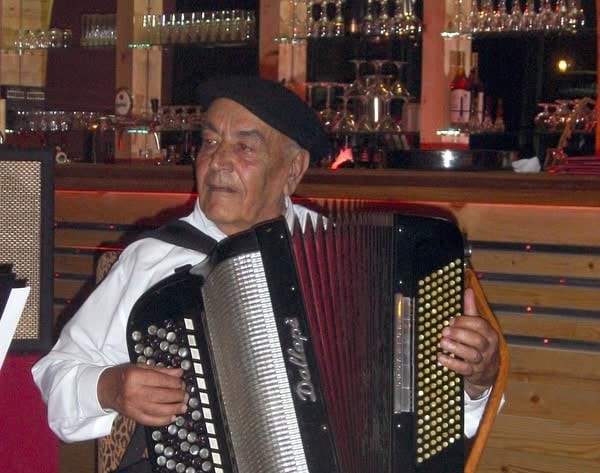 Kulturune BRO thovna rodlarin vash ulavipe e Sumnakuna Medalyako vash o Maestro Rexhep Karaçi  – Fizarmonisti