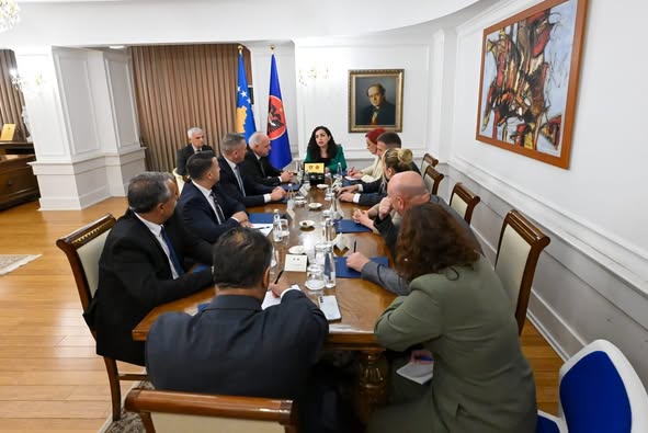 Osmani realizingya maladipe e albanyune thay haricune komunitetyenge reprezentyencar