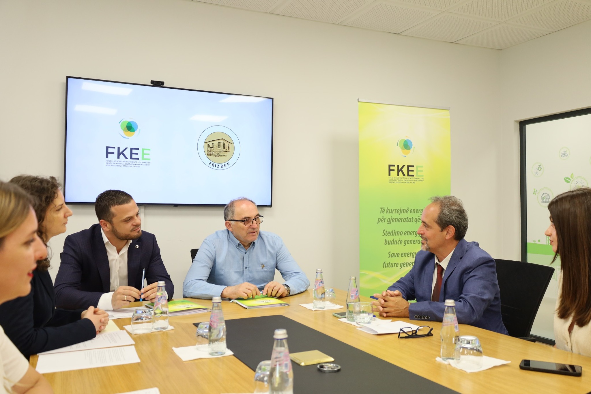 Prizrenosko Sheruno thay menajipesko direktori Kosovake Energiake Efiqiencake Fondesko resna lekanipe