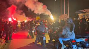 Bare thay violencalune proteste thay kriza ani Serbia